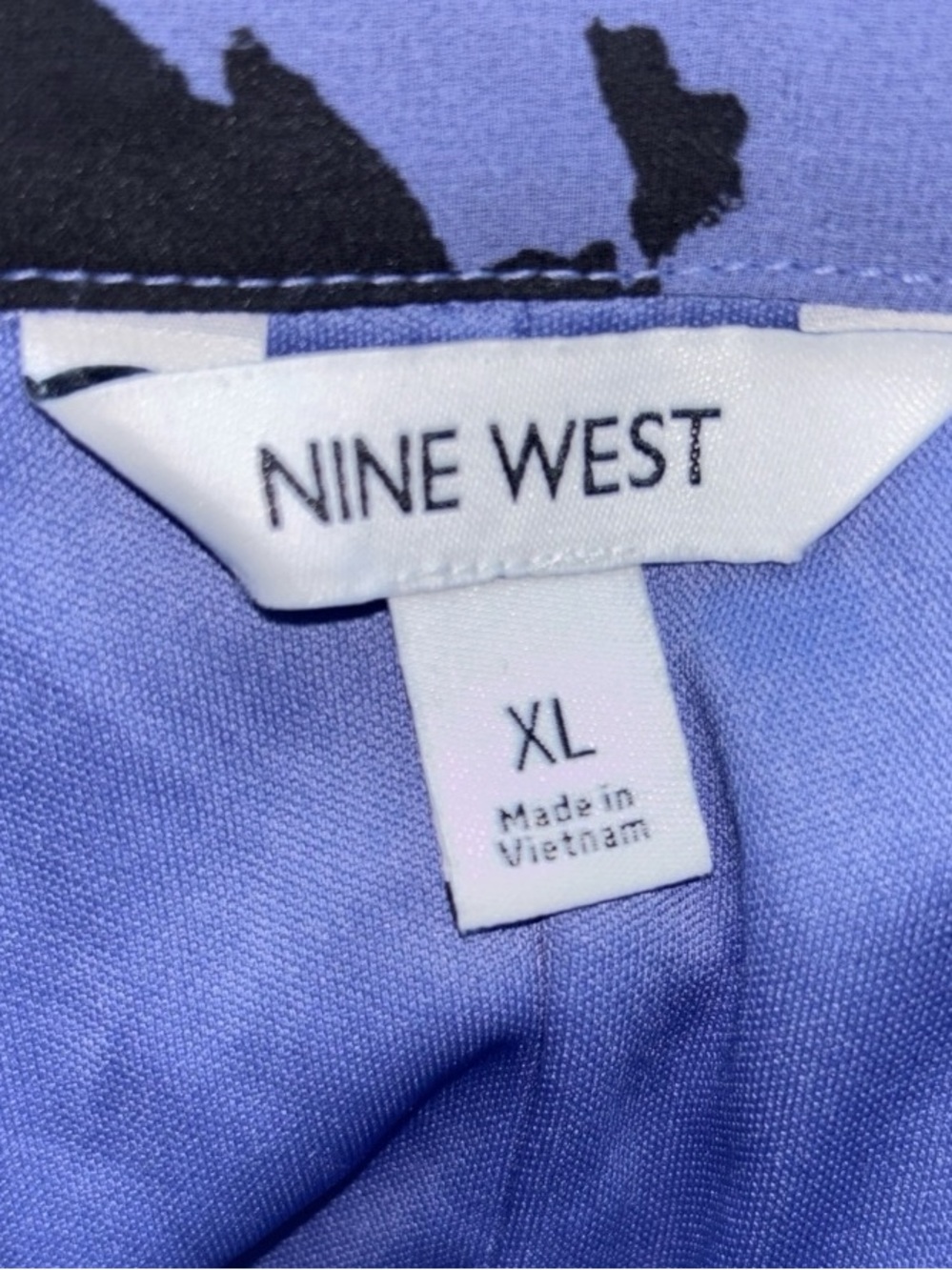 Nine West Lavender and Black Abstract Print Top, P2P:22”, L:36”, NWOT - Picture 11 of 12